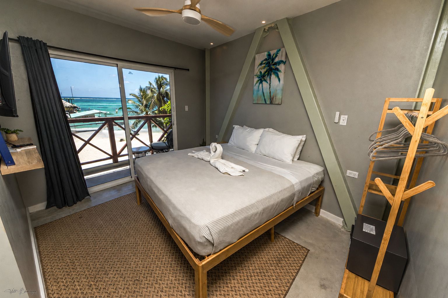Hotel rooms and hostel dorms at Sandbar